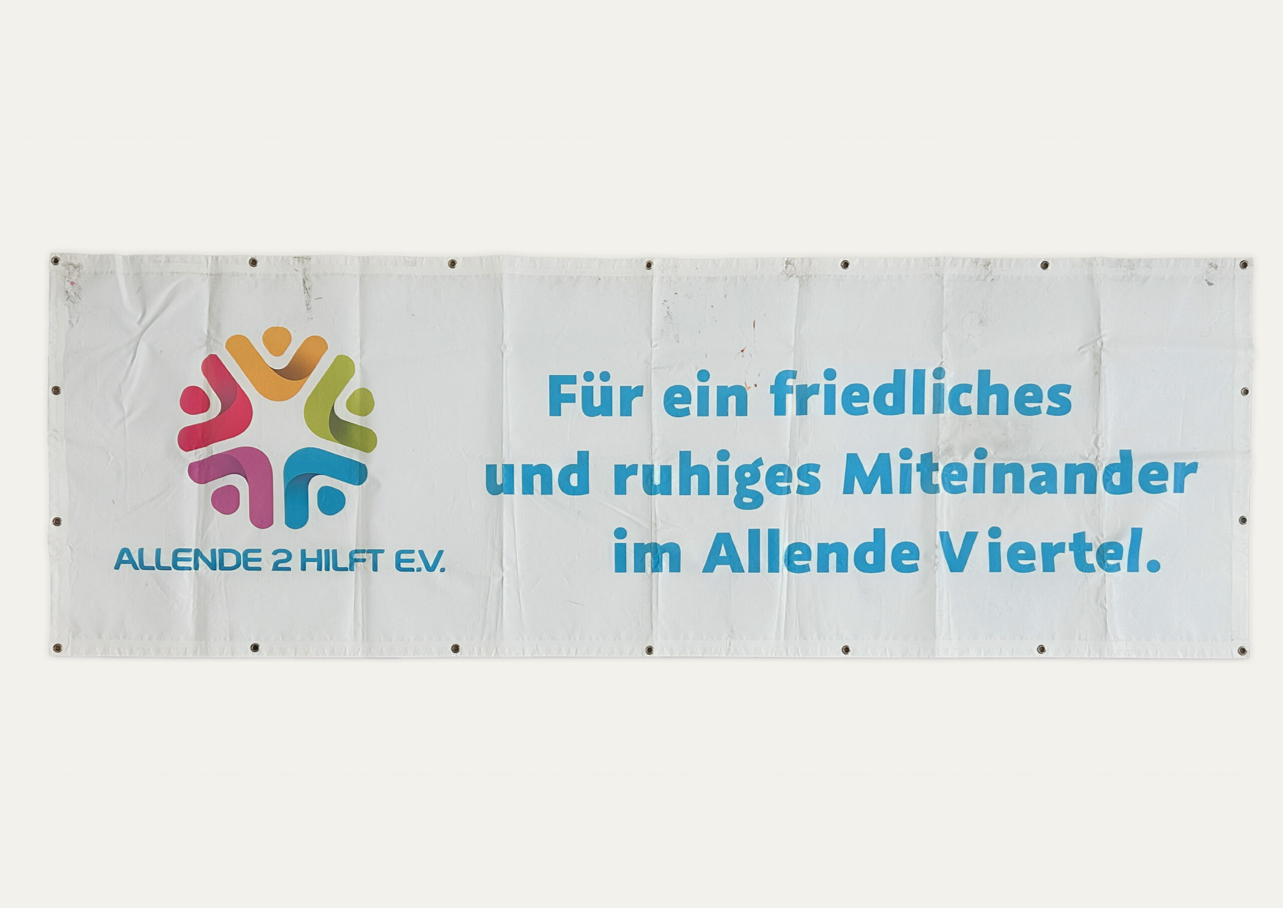 Banner vom Verein „Allende 2 hilft“